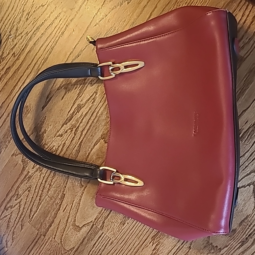 Laorentou leather burgandy purse.